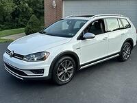 SOLD!  2017 VOLKSWAGEN Golf Alltrack TSI SEw/4Motion